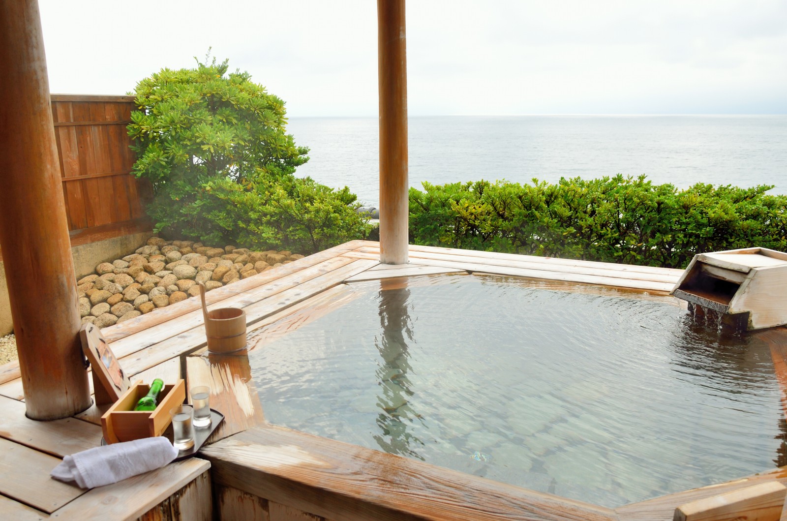 海沿いの露天風呂